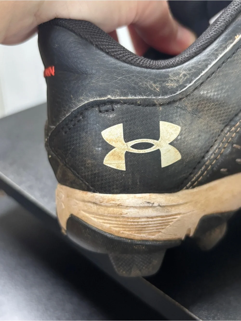 Under Armour Leadoff men’s cleats, size 7, baseball, softball, sports, summer